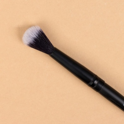 Кисть для макияжа «Premium Brush», 14 см, цвет чёрный